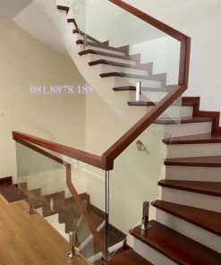Cầu thang kính trụ ngàm