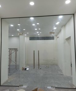 Cửa kính cường lực - cửa bản lề sàn 2 cánh