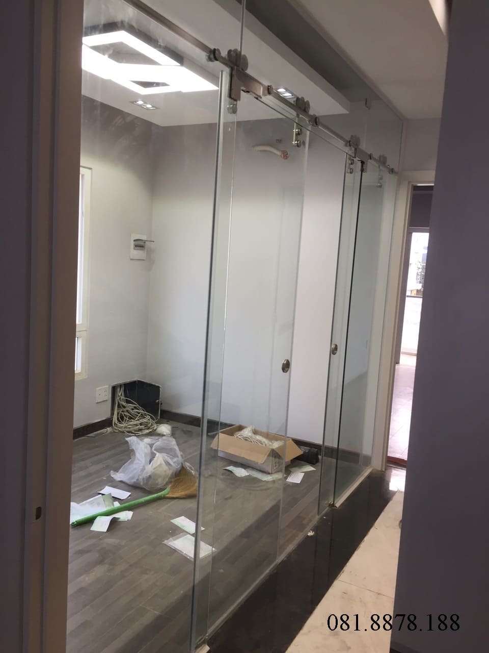 Cửa kính cường lực - cửa lùa đôi phi 25