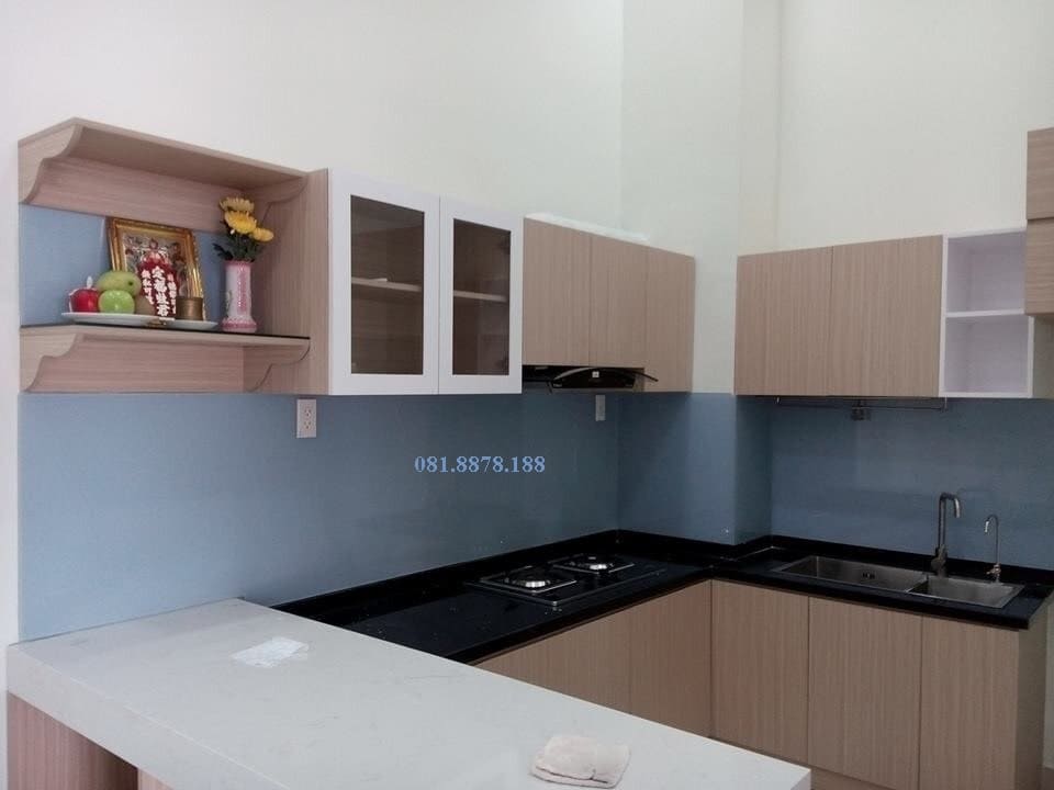Kính màu ốp bếp 05