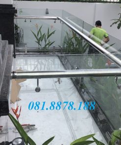 Lan can kính tay đi hông kính