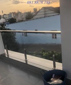 Lan can kính trụ hộp