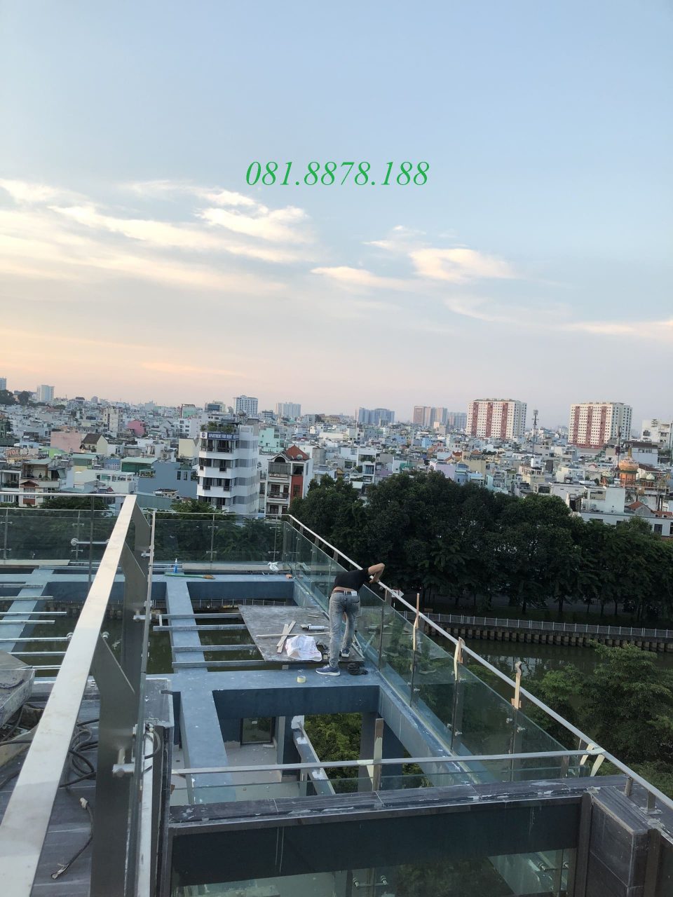 Lan can can kính trụ cao đặc 2