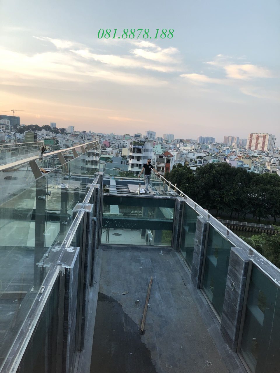 Lan can can kính trụ cao đặc 5