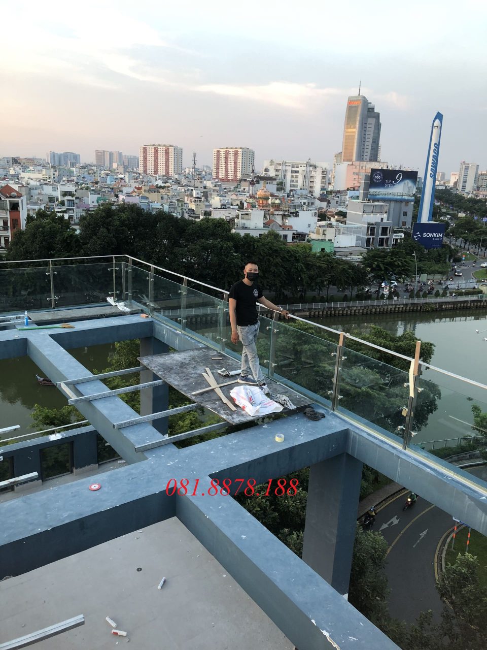 Lan can can kính trụ cao đặc 6