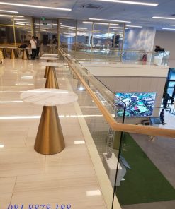 Lan can kính cường lực âm nền