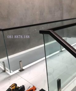 Lan can kính trụ ngàm