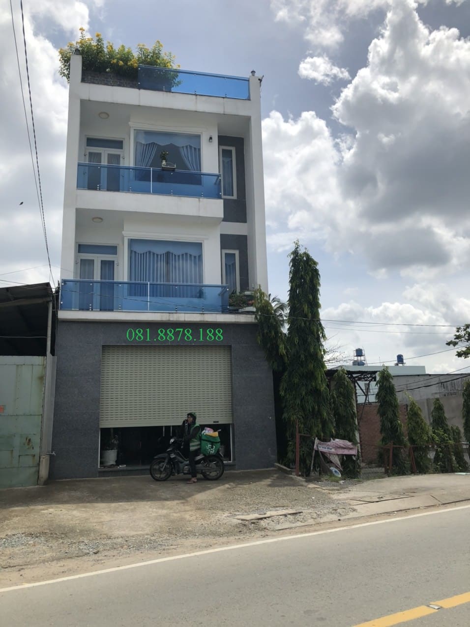 Lan can kính màu