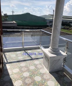 Lan can kính trụ dài
