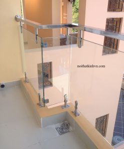 Lan can kính chân eo số 8