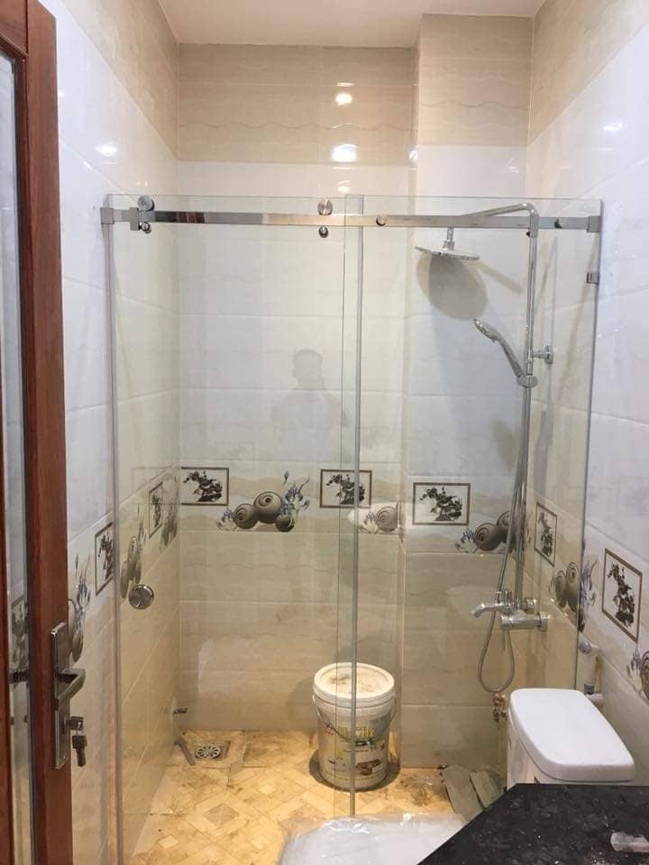 Phòng tắm kính cửa lùa