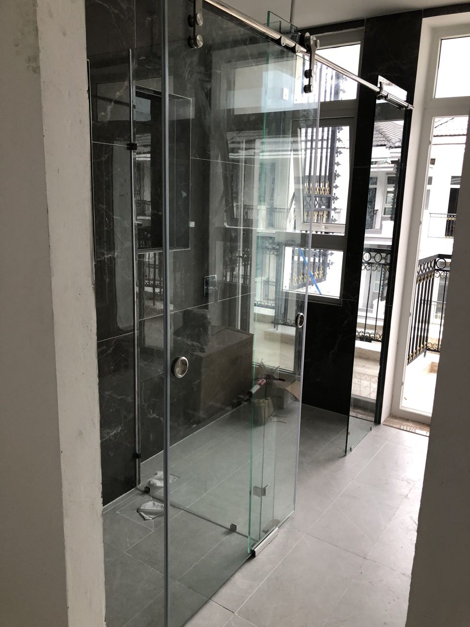 Phòng tắm kính cửa lùa phi 25