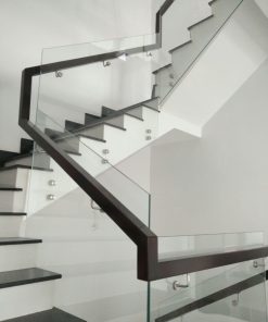 Cầu thang kính không trụ tay sơn đen đi hông