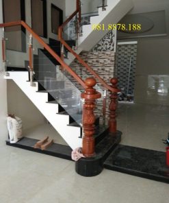cầu thang kính tay vuông đi trụ cái