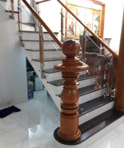 Cầu thang kính trụ cái tròn trơn