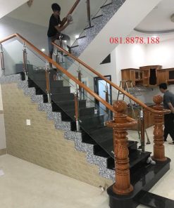 Cầu thang kính trụ cái trạm