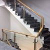 Cầu thang kính tay vịn gỗ sồi 22