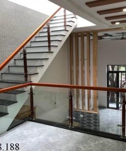 Cầu thang kính trụ gỗ inox 304