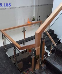 Cầu thang kính trụ dài đẹp