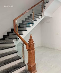 Cầu thang kính trụ dài tay vuông kết hợp trụ cái