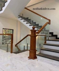 Cầu thang kính trụ lửng sử dụng trụ kép