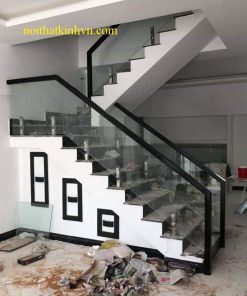 Cầu thang kính trụ lửng đế mặt