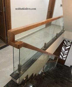 Cầu thang kính trụ ngàm