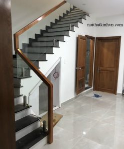 Cầu thang kính trụ ngàm