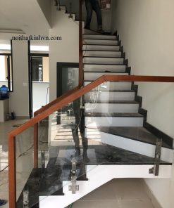 Cầu thang kính trụ lửng inox 304