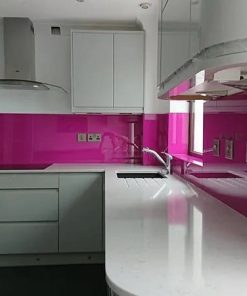 Kính màu ốp bếp màu hồng đậm