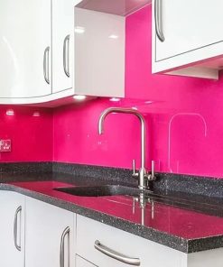 Kính màu ốp bếp màu hồng đậm