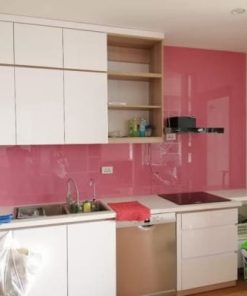 Kính màu ốp bếp màu hồng phấn