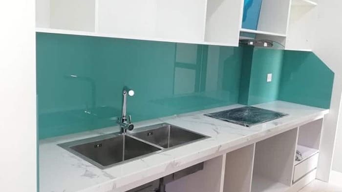 Kính màu ốp bếp màu xanh ngọc