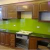 Kính màu ốp bếp màu xanh non