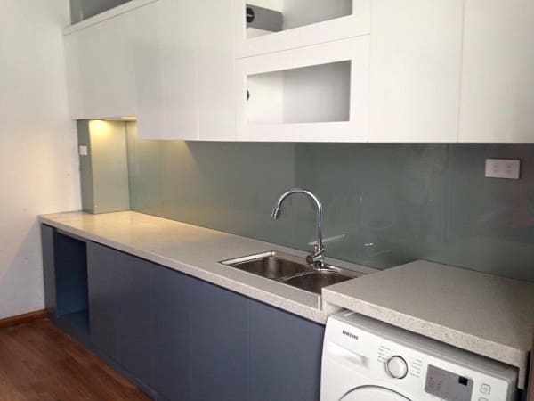 Kính ốp bếp màu xám
