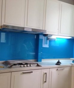 Kính màu ốp bếp màu xanh biển