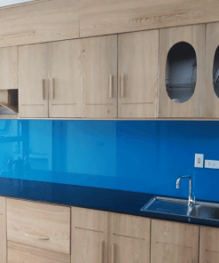 Kính màu ốp bếp màu xanh biển