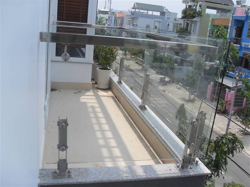 Lan can kính trụ lửng inox 304 cao 380