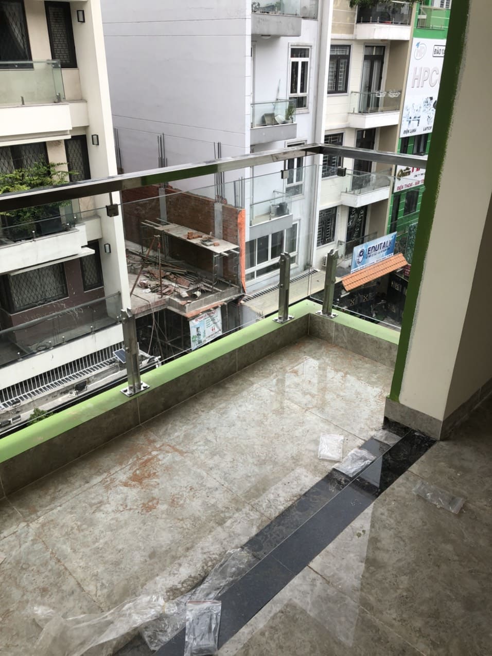 Lan can kính trụ lửng inox 304 cao 380