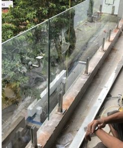 Lan can kính trụ ngàm