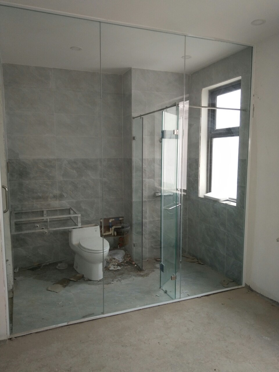 Phòng tắm kính có vách