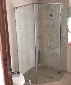 Phòng tắm kính 135 độ