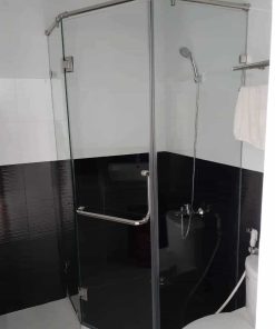 Phòng tắm kính 135 độ