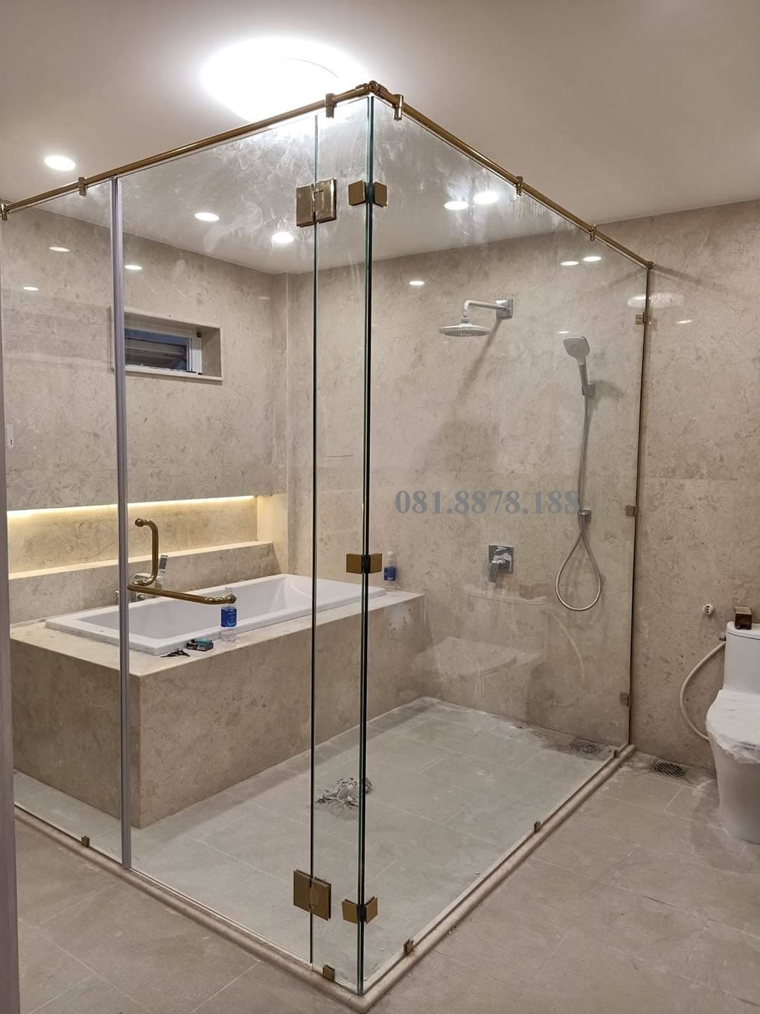 Phòng tắm kính 90 độ