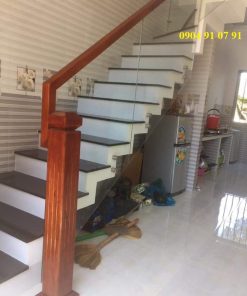 Cầu thang kính không trụ có trụ cái