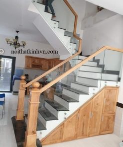 Cầu thang kính không trụ có trụ cái