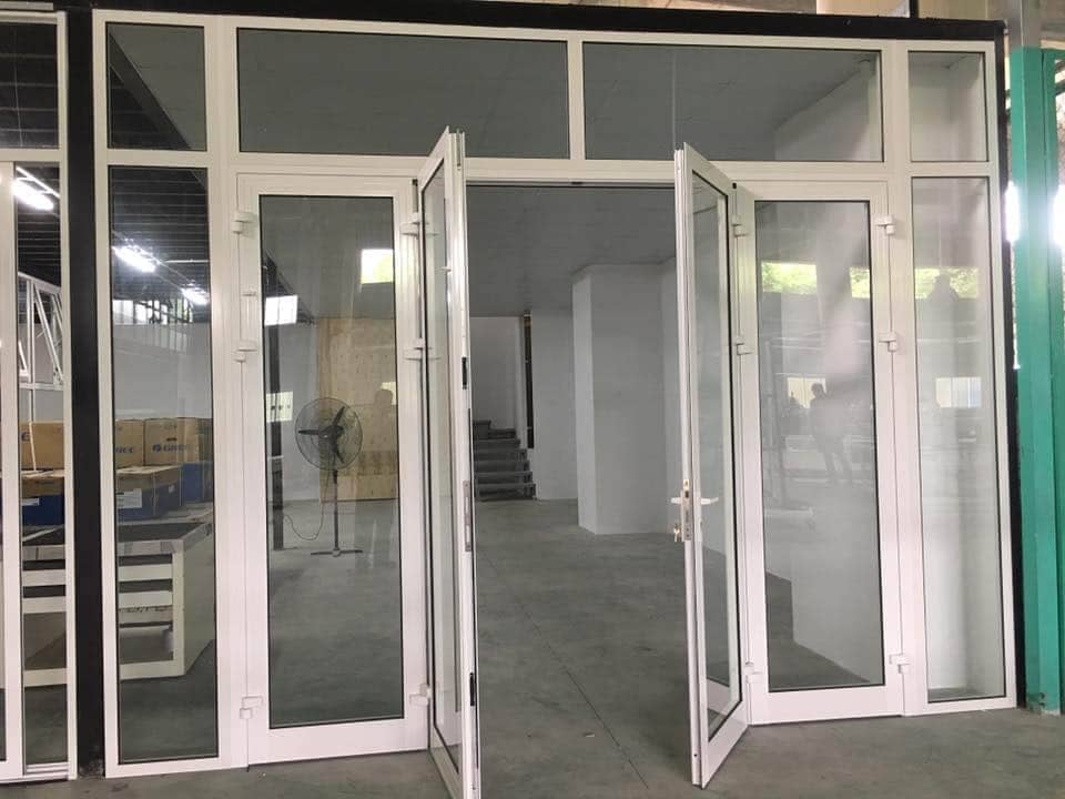 Cửa xingfa màu trắng 4 cánh