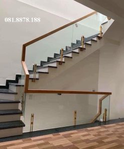 Cầu thang kính trụ kép mạ vàng