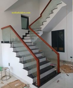 Cầu thang kính trụ ngàm