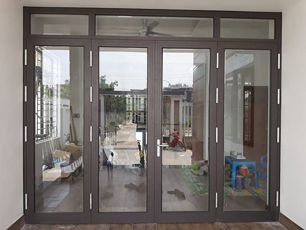 Cửa xingfa 4 cánh sử dụng bản lề 4D